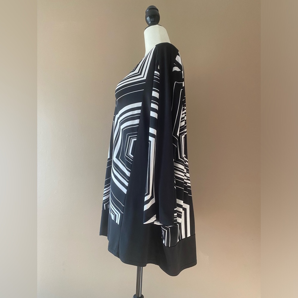 Geometric top - Picture 3 of 6